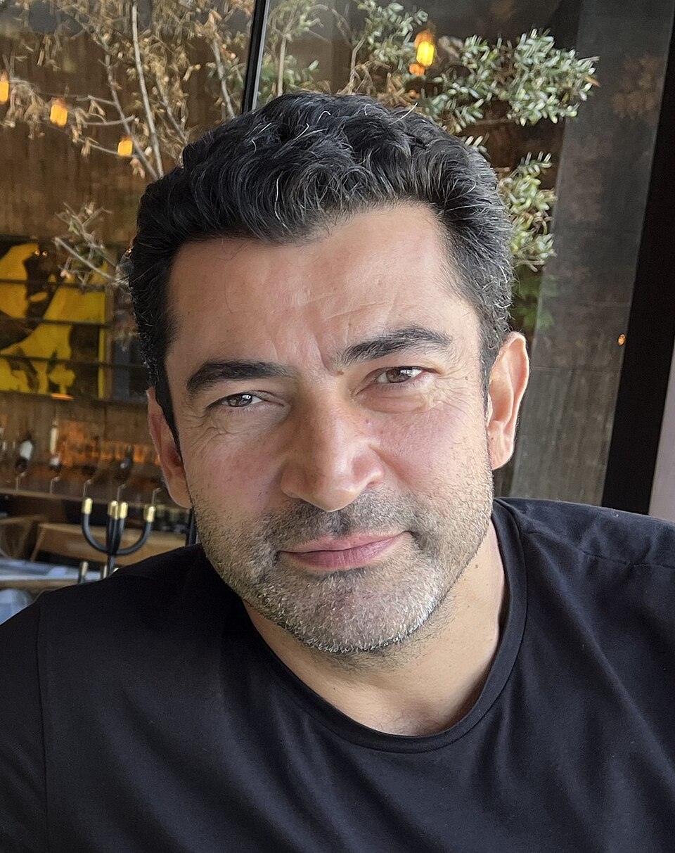 Kenan İmirzalıoğlu Saç Ekimi: Yıllar İçindeki Değişim ve Olası Süreç Analizi
