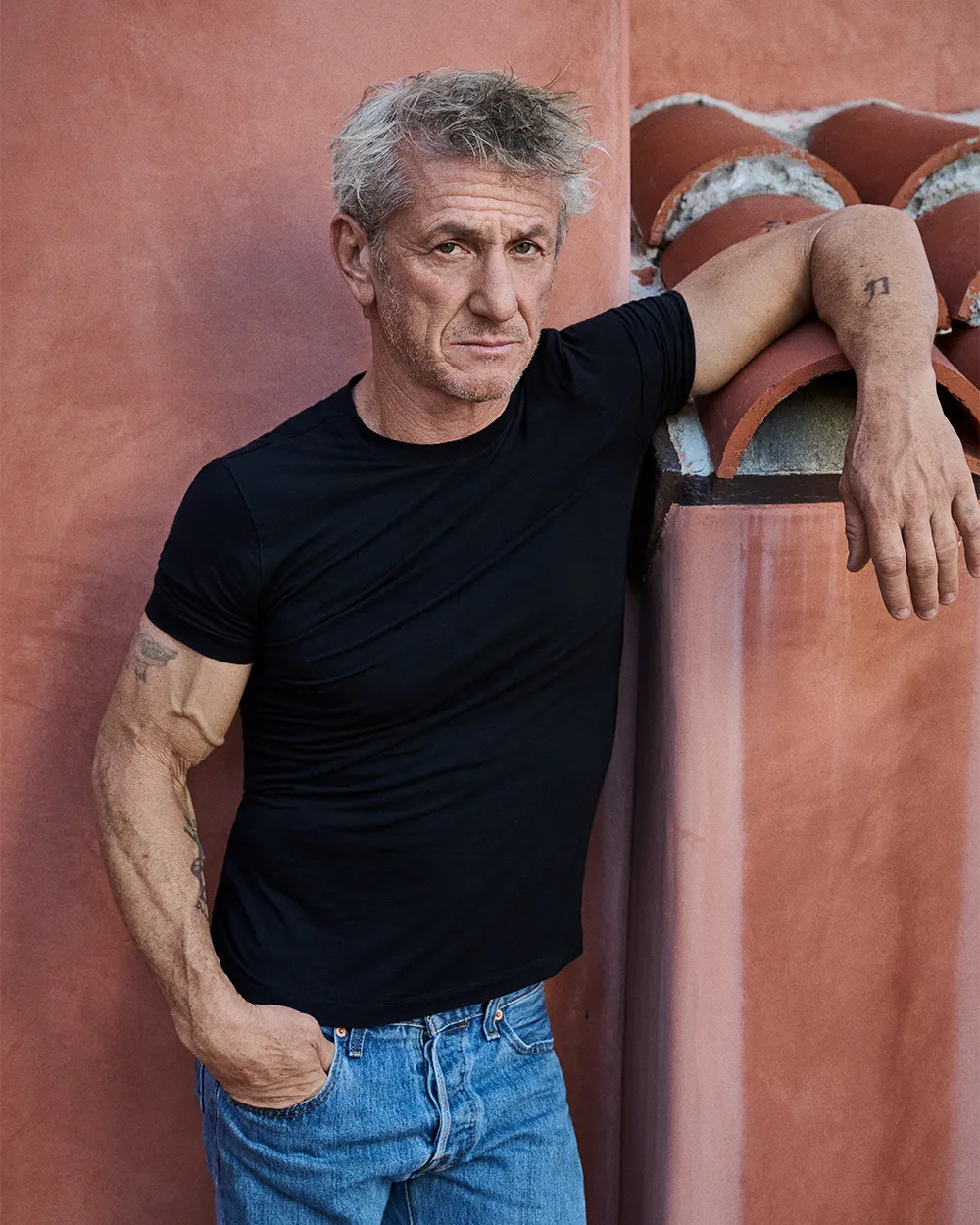 Sean Penn’s Hair Transplant: A Closer Look at Celebrity Hair Restoration and Natural Transformation